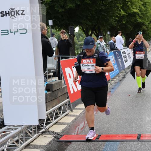 14.06.2026 - REWE Women's Run Strokosch-Dieckow http://msf.ph/oto/9787843 14.06.2026 10:21:37 Ziel 10174, 10212, 10520, 10607, 10714, 11256 meine-sportfotos.de