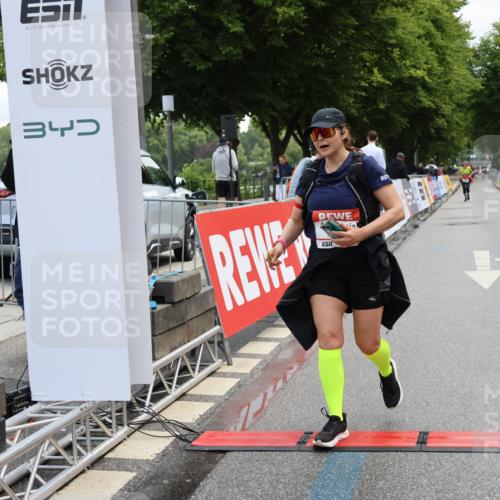 14.06.2026 - REWE Women's Run Strokosch-Dieckow http://msf.ph/oto/9787849 14.06.2026 10:21:40 Ziel 10174, 10212, 10520, 10607, 10714, 11256 meine-sportfotos.de
