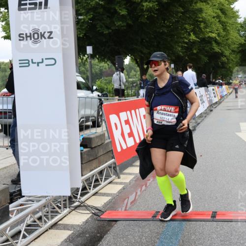 14.06.2026 - REWE Women's Run Strokosch-Dieckow http://msf.ph/oto/9787851 14.06.2026 10:21:40 Ziel 10174, 10212, 10520, 10607, 10714, 11256 meine-sportfotos.de