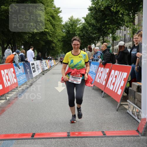 14.06.2026 - REWE Women's Run Strokosch-Dieckow http://msf.ph/oto/9787852 14.06.2026 10:21:50 Ziel 10599 meine-sportfotos.de