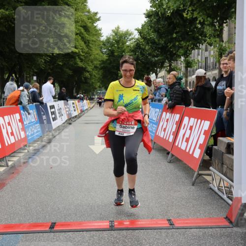 14.06.2026 - REWE Women's Run Strokosch-Dieckow http://msf.ph/oto/9787853 14.06.2026 10:21:50 Ziel 10599 meine-sportfotos.de