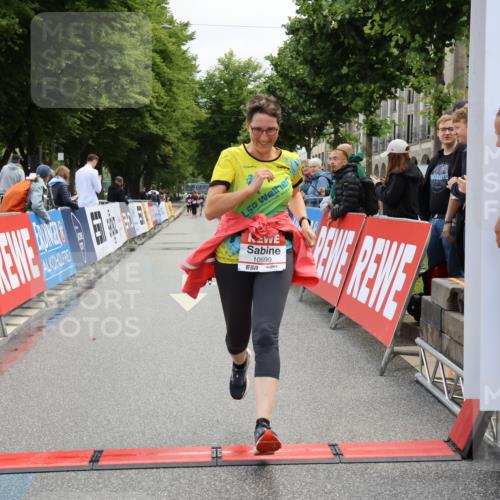 14.06.2026 - REWE Women's Run Strokosch-Dieckow http://msf.ph/oto/9787855 14.06.2026 10:21:50 Ziel 10599 meine-sportfotos.de