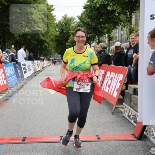 14.06.2026 - REWE Women's Run Strokosch-Dieckow http://msf.ph/oto/9787858 14.06.2026 10:21:51 Ziel 10599 meine-sportfotos.de