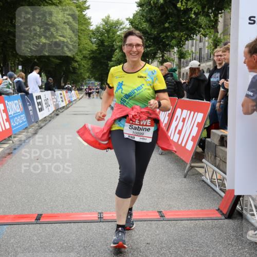 14.06.2026 - REWE Women's Run Strokosch-Dieckow http://msf.ph/oto/9787859 14.06.2026 10:21:51 Ziel 10599 meine-sportfotos.de