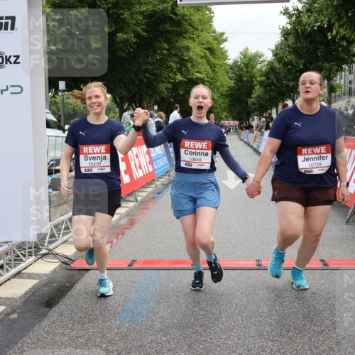 14.06.2026 - REWE Women's Run Strokosch-Dieckow http://msf.ph/oto/9787873 14.06.2026 10:22:11 Ziel 10239, 10649, 10729 meine-sportfotos.de