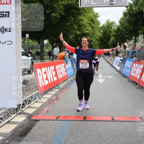 14.06.2026 - REWE Women's Run Strokosch-Dieckow http://msf.ph/oto/9787881 14.06.2026 10:22:16 Ziel 10182, 10239, 10649, 10729, 11384 meine-sportfotos.de