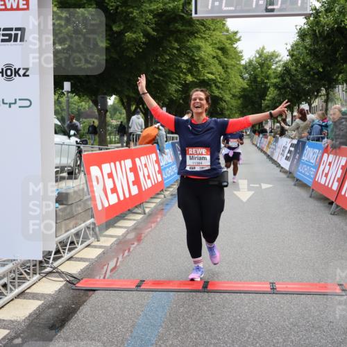 14.06.2026 - REWE Women's Run Strokosch-Dieckow http://msf.ph/oto/9787884 14.06.2026 10:22:17 Ziel 10182, 10239, 10649, 10729, 11384 meine-sportfotos.de