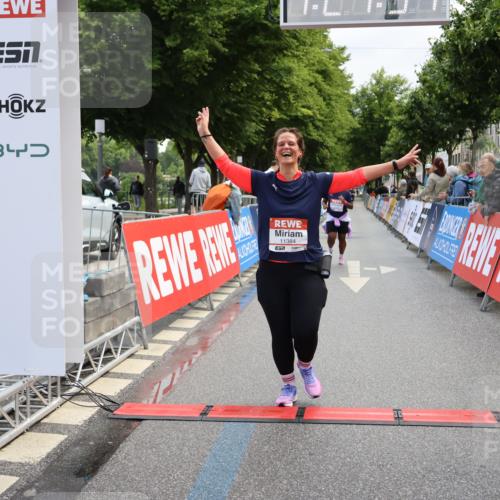 14.06.2026 - REWE Women's Run Strokosch-Dieckow http://msf.ph/oto/9787885 14.06.2026 10:22:17 Ziel 10182, 10239, 10649, 10729, 11384 meine-sportfotos.de