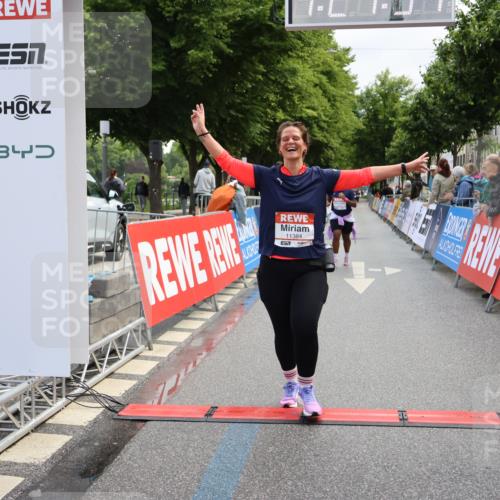 14.06.2026 - REWE Women's Run Strokosch-Dieckow http://msf.ph/oto/9787886 14.06.2026 10:22:17 Ziel 10182, 10239, 10649, 10729, 11384 meine-sportfotos.de