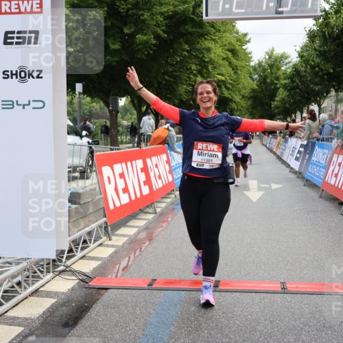 14.06.2026 - REWE Women's Run Strokosch-Dieckow http://msf.ph/oto/9787888 14.06.2026 10:22:17 Ziel 10182, 10239, 10649, 10729, 11384 meine-sportfotos.de