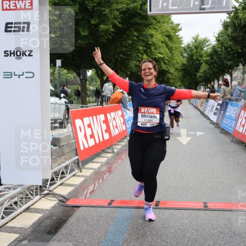 14.06.2026 - REWE Women's Run Strokosch-Dieckow http://msf.ph/oto/9787889 14.06.2026 10:22:17 Ziel 10182, 10239, 10649, 10729, 11384 meine-sportfotos.de