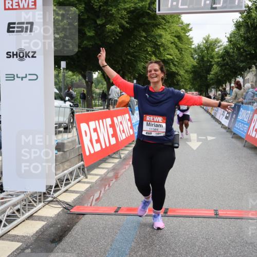 14.06.2026 - REWE Women's Run Strokosch-Dieckow http://msf.ph/oto/9787890 14.06.2026 10:22:17 Ziel 10182, 10239, 10649, 10729, 11384 meine-sportfotos.de