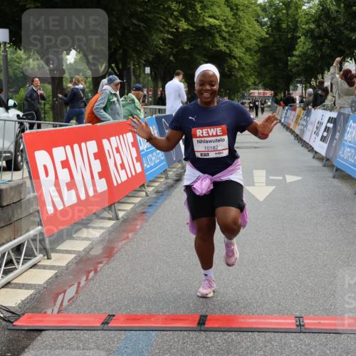 14.06.2026 - REWE Women's Run Strokosch-Dieckow http://msf.ph/oto/9787892 14.06.2026 10:22:20 Ziel 10182, 11384 meine-sportfotos.de
