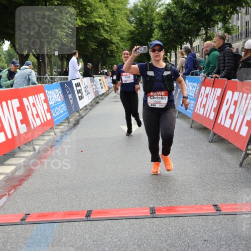 14.06.2026 - REWE Women's Run Strokosch-Dieckow http://msf.ph/oto/9787901 14.06.2026 10:22:43 Ziel 10305, 11373 meine-sportfotos.de