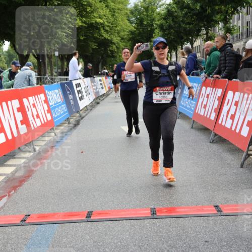 14.06.2026 - REWE Women's Run Strokosch-Dieckow http://msf.ph/oto/9787902 14.06.2026 10:22:44 Ziel 10305, 11373 meine-sportfotos.de