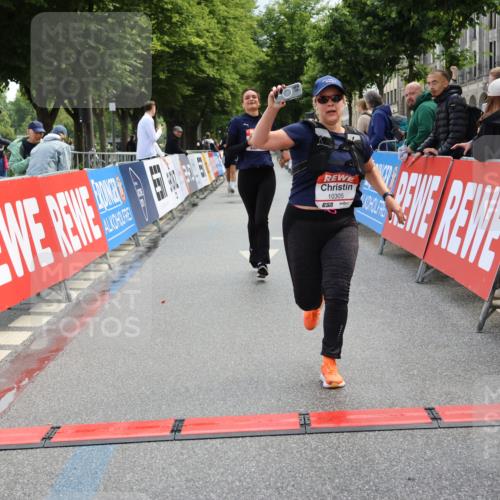 14.06.2026 - REWE Women's Run Strokosch-Dieckow http://msf.ph/oto/9787904 14.06.2026 10:22:44 Ziel 10305, 11373 meine-sportfotos.de