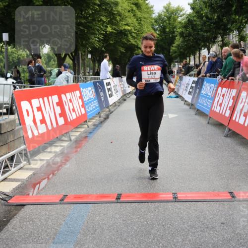 14.06.2026 - REWE Women's Run Strokosch-Dieckow http://msf.ph/oto/9787907 14.06.2026 10:22:45 Ziel 10305, 11373 meine-sportfotos.de