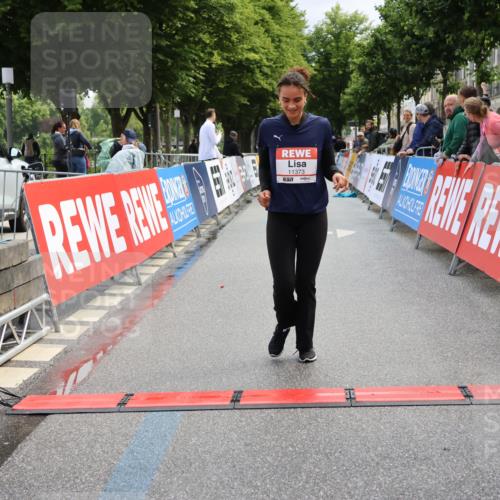 14.06.2026 - REWE Women's Run Strokosch-Dieckow http://msf.ph/oto/9787909 14.06.2026 10:22:45 Ziel 10305, 11373 meine-sportfotos.de