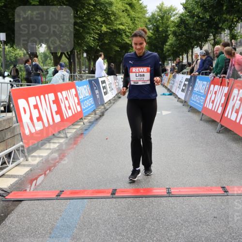 14.06.2026 - REWE Women's Run Strokosch-Dieckow http://msf.ph/oto/9787910 14.06.2026 10:22:45 Ziel 10305, 11373 meine-sportfotos.de