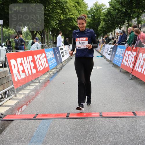14.06.2026 - REWE Women's Run Strokosch-Dieckow http://msf.ph/oto/9787911 14.06.2026 10:22:45 Ziel 10305, 11373 meine-sportfotos.de