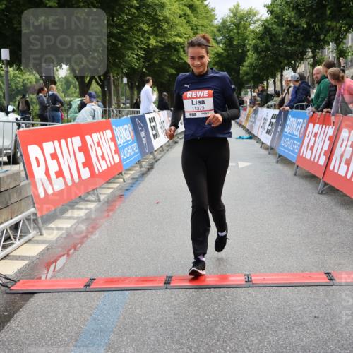 14.06.2026 - REWE Women's Run Strokosch-Dieckow http://msf.ph/oto/9787912 14.06.2026 10:22:46 Ziel 10305, 11373 meine-sportfotos.de