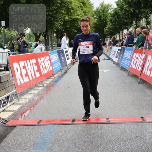 14.06.2026 - REWE Women's Run Strokosch-Dieckow http://msf.ph/oto/9787913 14.06.2026 10:22:46 Ziel 10305, 11373 meine-sportfotos.de