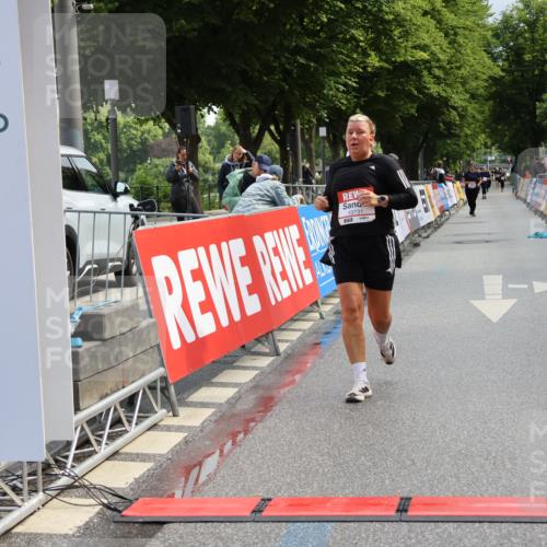 14.06.2026 - REWE Women's Run Strokosch-Dieckow http://msf.ph/oto/9787914 14.06.2026 10:22:51 Ziel 10305, 10731, 11373 meine-sportfotos.de