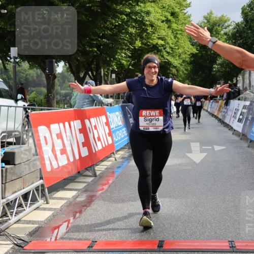 14.06.2026 - REWE Women's Run Strokosch-Dieckow http://msf.ph/oto/9787921 14.06.2026 10:23:07 Ziel 10189, 11203 meine-sportfotos.de