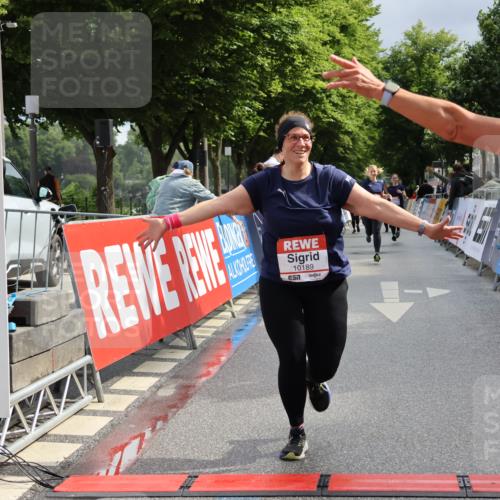 14.06.2026 - REWE Women's Run Strokosch-Dieckow http://msf.ph/oto/9787923 14.06.2026 10:23:07 Ziel 10189, 11203 meine-sportfotos.de