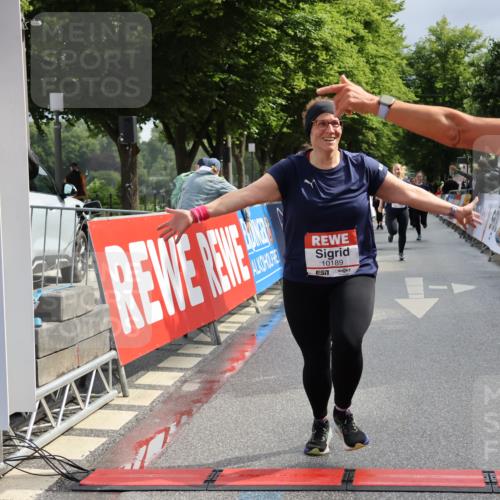 14.06.2026 - REWE Women's Run Strokosch-Dieckow http://msf.ph/oto/9787925 14.06.2026 10:23:07 Ziel 10189, 11203 meine-sportfotos.de
