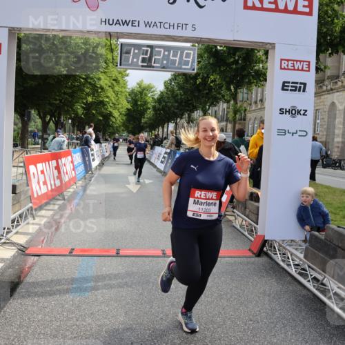 14.06.2026 - REWE Women's Run Strokosch-Dieckow http://msf.ph/oto/9787934 14.06.2026 10:23:11 Ziel 10189, 10560, 11203 meine-sportfotos.de