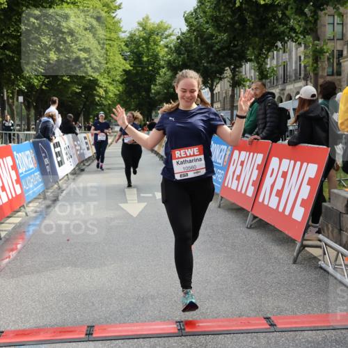 14.06.2026 - REWE Women's Run Strokosch-Dieckow http://msf.ph/oto/9787940 14.06.2026 10:23:14 Ziel 10189, 10560, 10681, 11203 meine-sportfotos.de