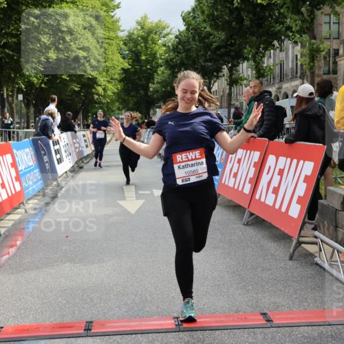 14.06.2026 - REWE Women's Run Strokosch-Dieckow http://msf.ph/oto/9787941 14.06.2026 10:23:14 Ziel 10189, 10560, 10681, 11203 meine-sportfotos.de