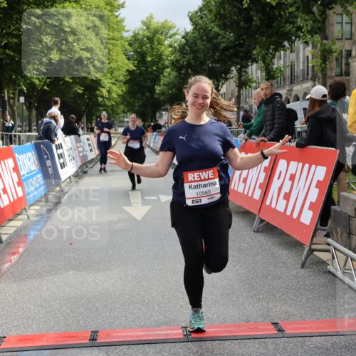 14.06.2026 - REWE Women's Run Strokosch-Dieckow http://msf.ph/oto/9787942 14.06.2026 10:23:14 Ziel 10189, 10560, 10681, 11203 meine-sportfotos.de