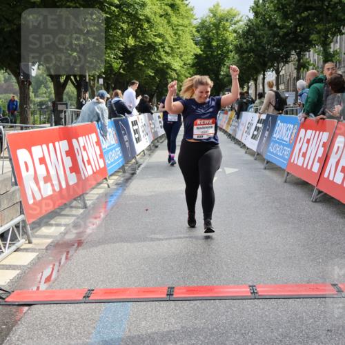14.06.2026 - REWE Women's Run Strokosch-Dieckow http://msf.ph/oto/9787944 14.06.2026 10:23:16 Ziel 10437, 10560, 10681, 11203 meine-sportfotos.de