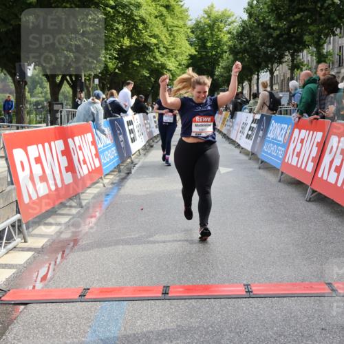 14.06.2026 - REWE Women's Run Strokosch-Dieckow http://msf.ph/oto/9787945 14.06.2026 10:23:17 Ziel 10437, 10560, 10681, 11203 meine-sportfotos.de