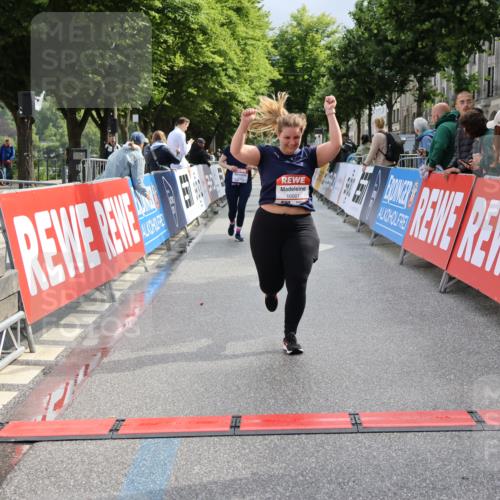 14.06.2026 - REWE Women's Run Strokosch-Dieckow http://msf.ph/oto/9787946 14.06.2026 10:23:17 Ziel 10437, 10560, 10681, 11203 meine-sportfotos.de
