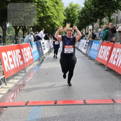 14.06.2026 - REWE Women's Run Strokosch-Dieckow http://msf.ph/oto/9787947 14.06.2026 10:23:17 Ziel 10437, 10560, 10681, 11203 meine-sportfotos.de