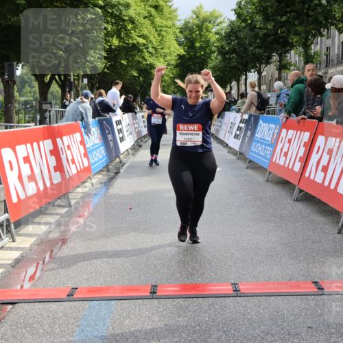 14.06.2026 - REWE Women's Run Strokosch-Dieckow http://msf.ph/oto/9787948 14.06.2026 10:23:17 Ziel 10437, 10560, 10681, 11203 meine-sportfotos.de