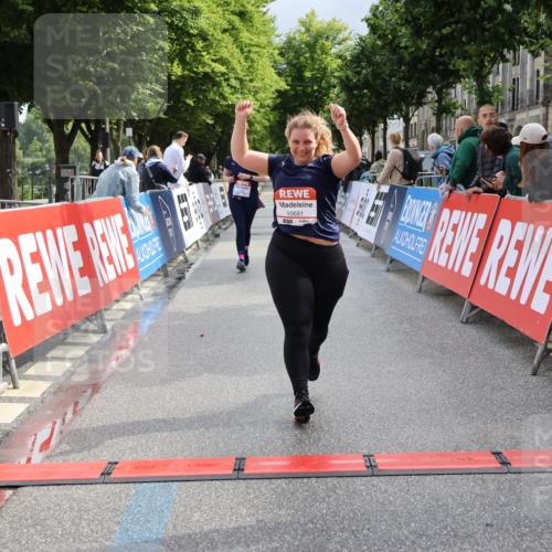 14.06.2026 - REWE Women's Run Strokosch-Dieckow http://msf.ph/oto/9787950 14.06.2026 10:23:17 Ziel 10437, 10560, 10681, 11203 meine-sportfotos.de