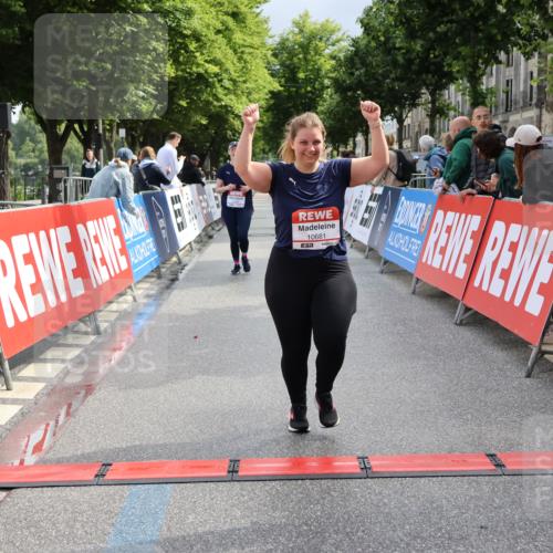 14.06.2026 - REWE Women's Run Strokosch-Dieckow http://msf.ph/oto/9787953 14.06.2026 10:23:17 Ziel 10437, 10560, 10681, 11203 meine-sportfotos.de