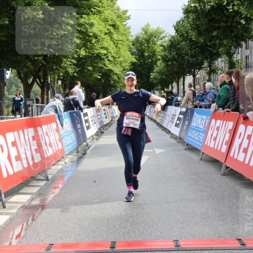 14.06.2026 - REWE Women's Run Strokosch-Dieckow http://msf.ph/oto/9787955 14.06.2026 10:23:20 Ziel 10437, 10560, 10681 meine-sportfotos.de