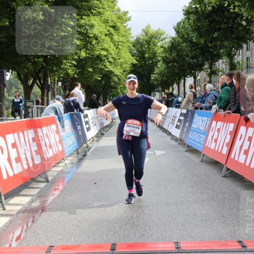 14.06.2026 - REWE Women's Run Strokosch-Dieckow http://msf.ph/oto/9787956 14.06.2026 10:23:20 Ziel 10437, 10560, 10681 meine-sportfotos.de