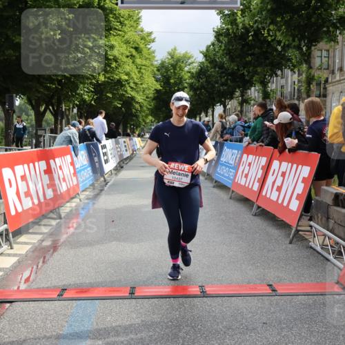 14.06.2026 - REWE Women's Run Strokosch-Dieckow http://msf.ph/oto/9787959 14.06.2026 10:23:21 Ziel 10437, 10560, 10681, 10918 meine-sportfotos.de