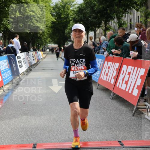 14.06.2026 - REWE Women's Run Strokosch-Dieckow http://msf.ph/oto/9787963 14.06.2026 10:23:26 Ziel 10437, 10918 meine-sportfotos.de