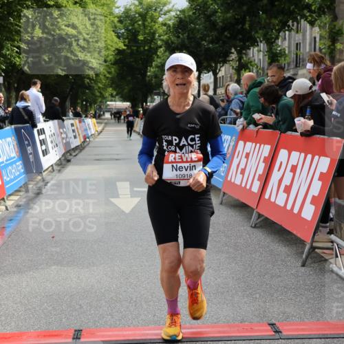 14.06.2026 - REWE Women's Run Strokosch-Dieckow http://msf.ph/oto/9787964 14.06.2026 10:23:26 Ziel 10437, 10918 meine-sportfotos.de