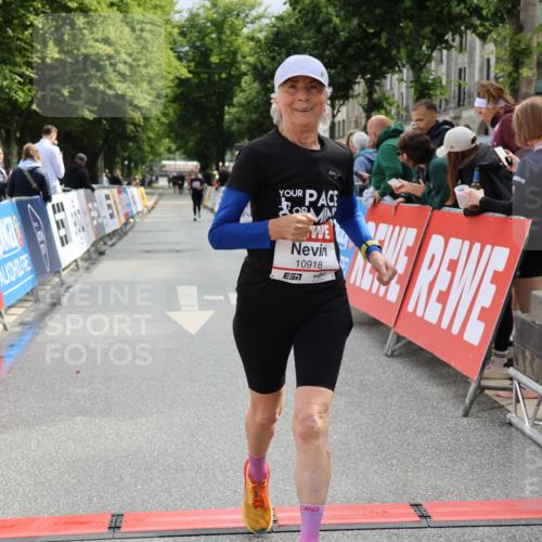 14.06.2026 - REWE Women's Run Strokosch-Dieckow http://msf.ph/oto/9787967 14.06.2026 10:23:26 Ziel 10437, 10918 meine-sportfotos.de