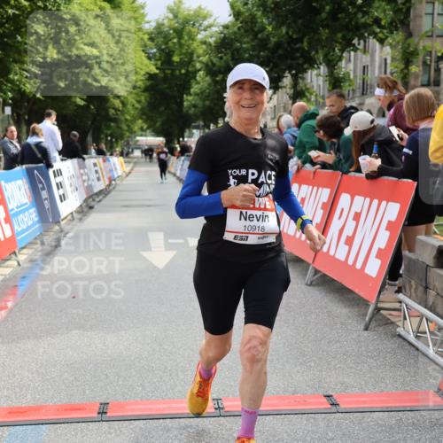 14.06.2026 - REWE Women's Run Strokosch-Dieckow http://msf.ph/oto/9787968 14.06.2026 10:23:26 Ziel 10437, 10918 meine-sportfotos.de