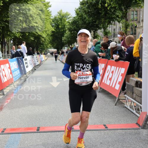 14.06.2026 - REWE Women's Run Strokosch-Dieckow http://msf.ph/oto/9787970 14.06.2026 10:23:26 Ziel 10437, 10918 meine-sportfotos.de