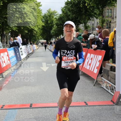 14.06.2026 - REWE Women's Run Strokosch-Dieckow http://msf.ph/oto/9787971 14.06.2026 10:23:26 Ziel 10437, 10918 meine-sportfotos.de